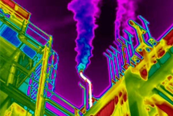 Les Leaders De L'Industrie Sidérurgique Utilisent Les Caméras FLIR GF346 Pour Détecter Le Monoxyde De Carbone Nocif